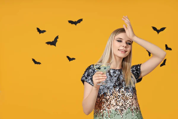 Une Fille Une Fête Dans Style Halloween Avec Cocktail Dans — Photo