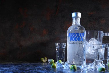 Odessa, Ukrayna, 29.08.23: Absolut vodka, alkol içeceği