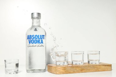 Odessa, Ukrayna, 29.08.23: Absolut vodka, alkol içeceği