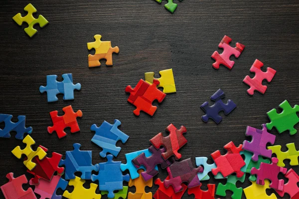 Pièces Puzzle Multicolores Sur Fond Noir Concept Journée Mondiale Autisme — Photo