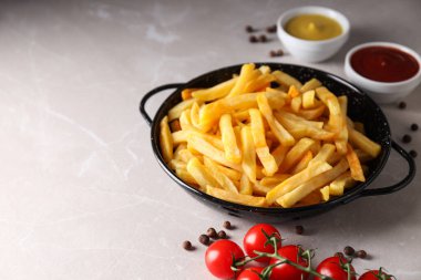 Kızarmış patates, fast food konsepti, abur cubur.