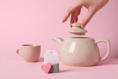 Soğuk mevsimde içmek için sıcak içecek kavramı - çay