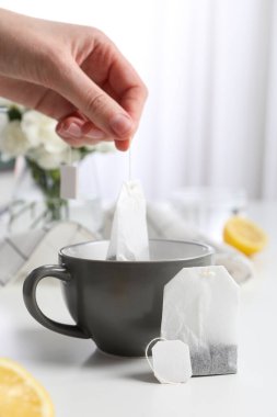 Soğuk mevsim içeceği ya da sıcak içecek kavramı - çay