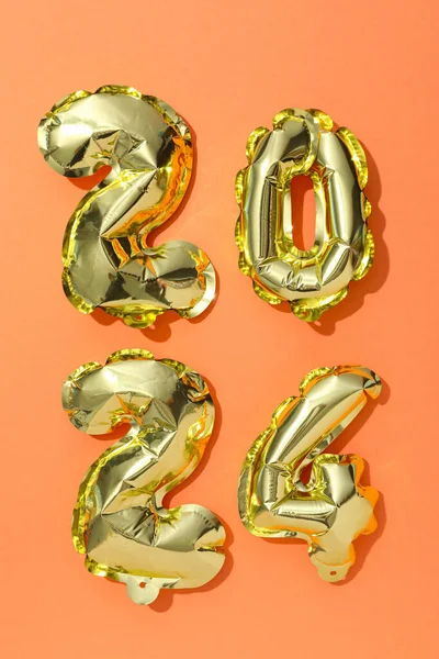 Νέο Έτος 2024 Χρυσά Μπαλόνια Ένα Ελαφρύ Φόντο — Φωτογραφία Αρχείου