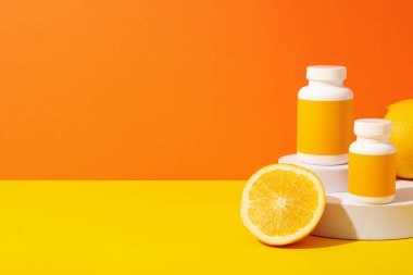 Şişedeki C vitamini tablet şeklinde..