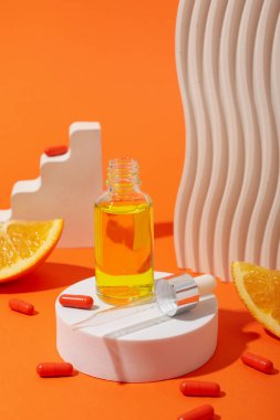 Citrus meyveli sıvı serumda C vitamini.