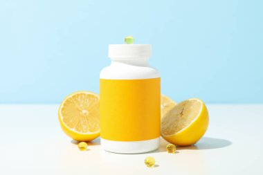 Biyolojik takviye C vitamini, hafif arkaplan üzerindeki tabletlerde.