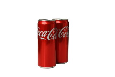 Ukrayna, Kyiv, 24 / 08 / 2023: PNG, beyaz arka planda izole edilmiş buzlu Coca Cola tenekesi.