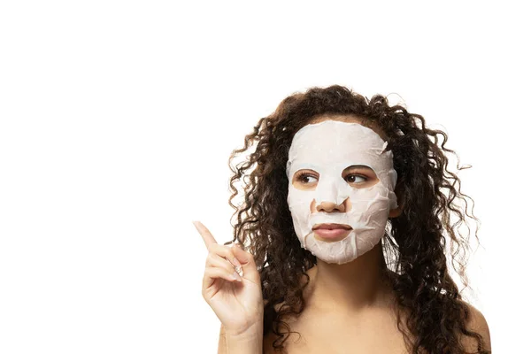 Png Attractive Girl Cosmetic Mask Her Facet Isolated White Background — Stock Photo, Image