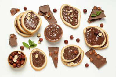 Çikolata ezmeli ekmek - lezzetli kahvaltı ya da sabah yemeği