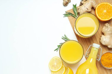 Sağlıklı sıvı kavramı - zencefilli zerdeçal içeceği