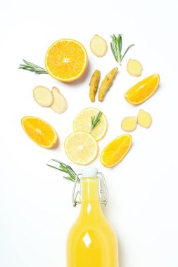 Sağlıklı sıvı kavramı - zencefilli zerdeçal içeceği