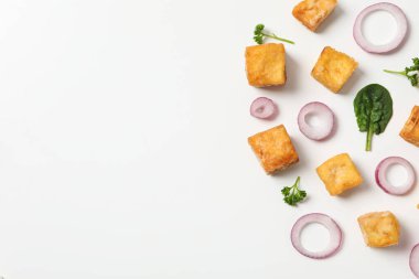 Kızarmış tofu, lezzetli ve lezzetli kızarmış yemek.