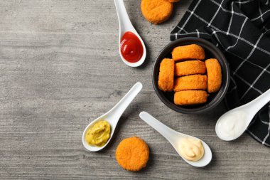 Kızarmış mozzarella, lezzetli ve lezzetli yemekler, lezzetli kızarmış yiyecekler.