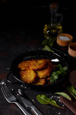 Lezzetli yemek konsepti. Lezzetli patates kızartması.