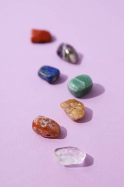 Sihirli kristaller, rahatlamak için ruhsal esrarengiz uygulamalar.