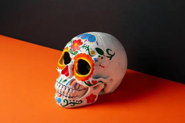 Mexikói Koponya Narancs Asztal Fekete Háttér — Stock Fotó