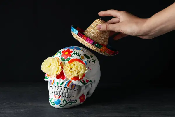 Mexicaanse Schedel Sambrero Hand Zwarte Achtergrond — Stockfoto