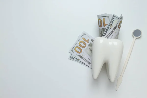 Dinheiro Dente Decorativo Fundo Branco Espaço Para Texto — Fotografia de Stock