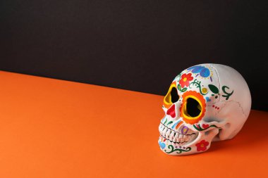 Meksika 'da Ölüler Günü için boyanmış bir insan kafatası.