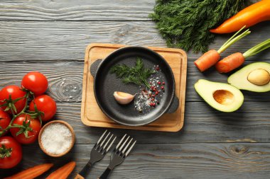 Tavayla yemek pişirme, ev yapımı yemekler.