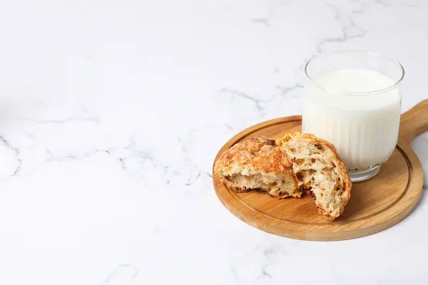 朝食のおいしい食べ物のコンセプト ベーカリー製品のミルク — ストック写真