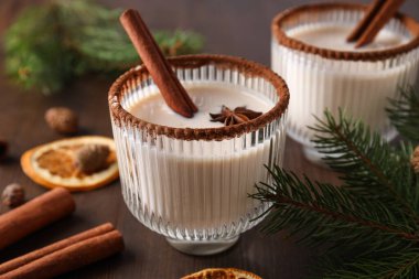 Eggnog, Noel tatili için geleneksel içecek, kış tatili içeceği