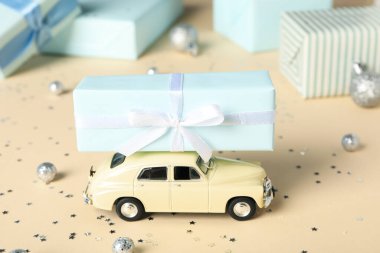 Arabalı Noel hediyeleri, manzaralı..