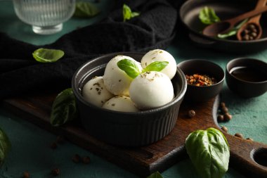 Mozzarella peyniri, lezzetli ve lezzetli süt ürünleri konsepti.