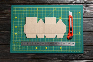 Yaratıcılık için aksesuar - kesim hasırı, yaratıcılık araçları konsepti