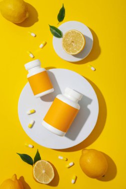 Şişedeki C vitamini tablet şeklinde..