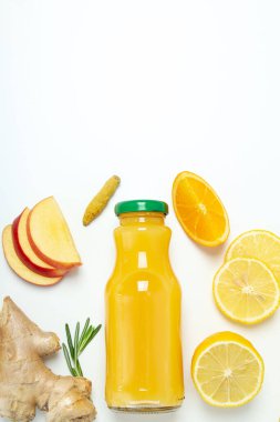 Sağlıklı sıvı kavramı - zencefilli zerdeçal içeceği