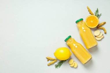 Sağlıklı sıvı kavramı - zencefilli zerdeçal içeceği