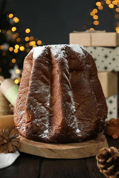 Panettone geleneksel bir İtalyan tatlı Noel ekmeğidir..