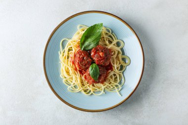 Köfteli makarna, lezzetli ve lezzetli yemek kavramı.