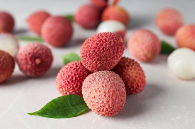 Lychee, taze ve olgun egzotik yiyecek kavramı.