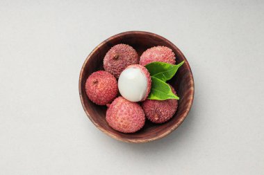 Lychee, taze ve olgun egzotik yiyecek kavramı.
