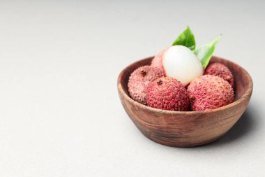 Lychee, taze ve olgun egzotik yiyecek kavramı.