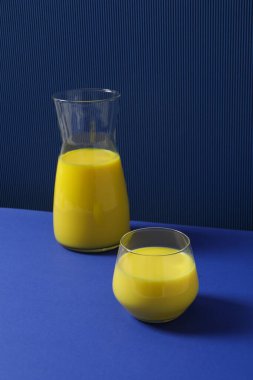 Ay ya da zerdeçal sütü, lezzetli içecek kavramı