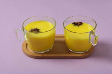 Ay ya da zerdeçal sütü, lezzetli içecek kavramı