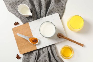 Ay ya da zerdeçal sütü, lezzetli içecek kavramı