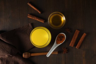 Ay ya da zerdeçal sütü, lezzetli içecek kavramı