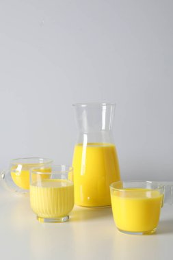 Ay ya da zerdeçal sütü, lezzetli içecek kavramı