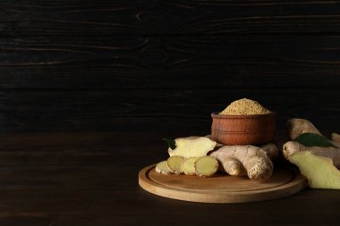 Zencefil kökü ve zencefil tozu.