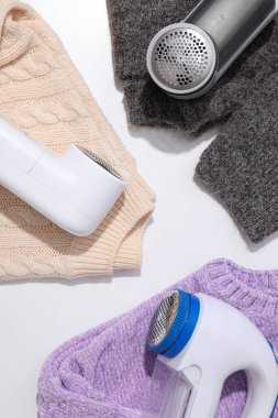 Kumaş traş makinesi, birkaç çeşit, açık arkaplan üzerinde.