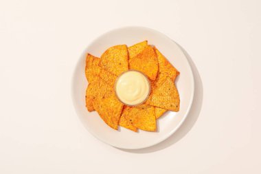 Lezzetli yiyecek ve atıştırmalık kavramı - mısır cipsi