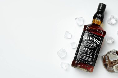 Odessa, Ukrayna, 03.11.2022: Alkol içeceği kavramı - Jack Daniels, mesaj için alan