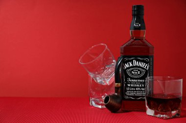 Odessa, Ukrayna, 03.11.2022: Alkol içeceği kavramı - Jack Daniels, mesaj için alan