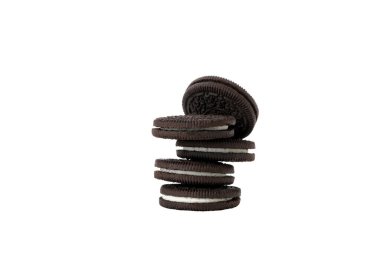 Ukrayna, Kyiv 04.09.2023: Beyaz arka planda izole edilmiş PNG, Oreo kurabiyeleri.