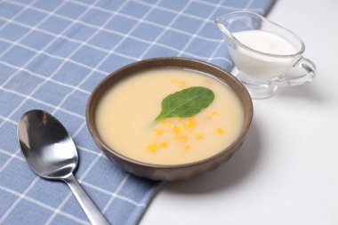 Mısır çorbası, lezzetli öğle yemeği konsepti.